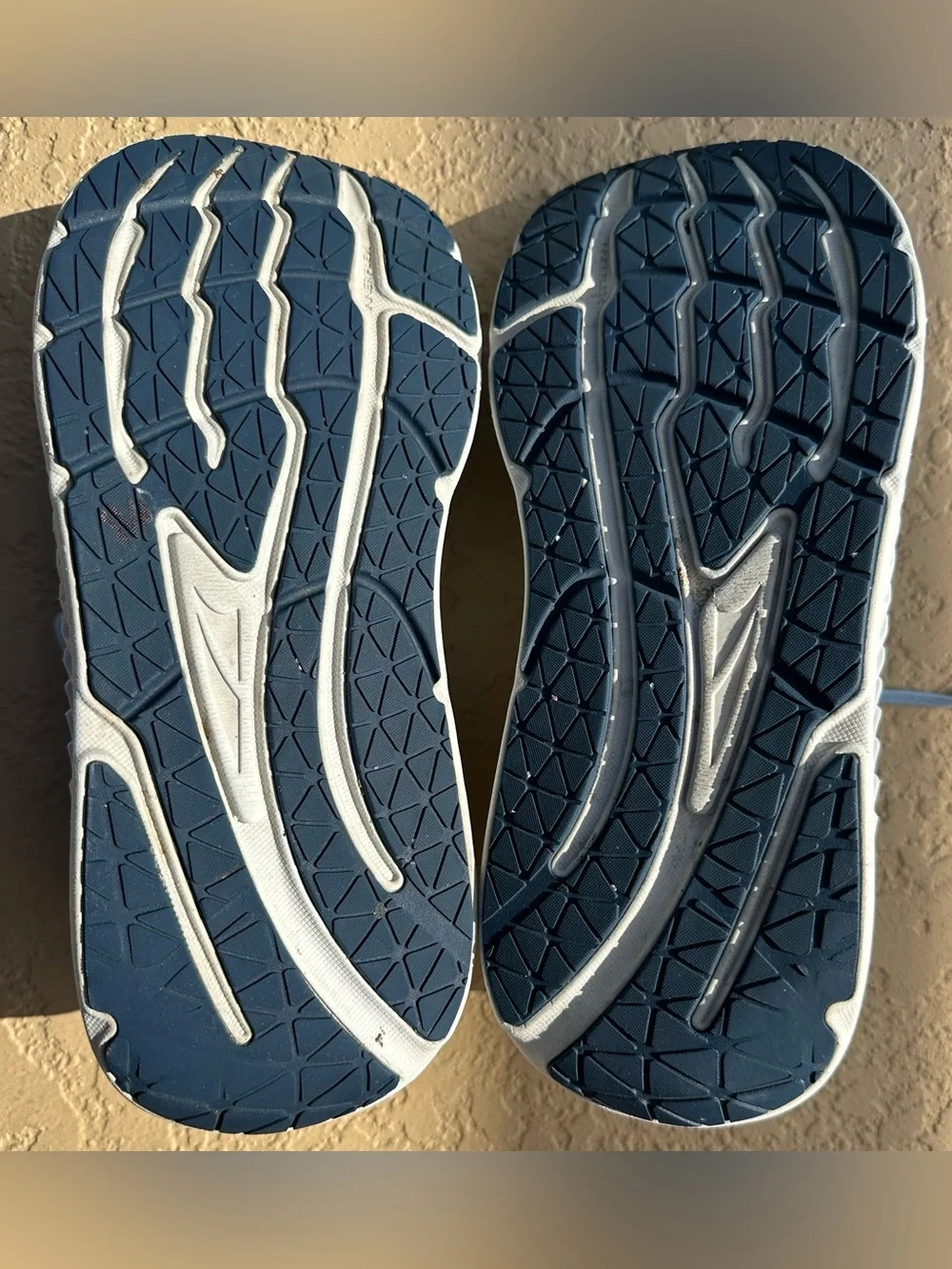 Altra Paradigm 7 Blue Foot Shape Running Shoes ALOA85N7440 Size 9.5 Wide in VGC